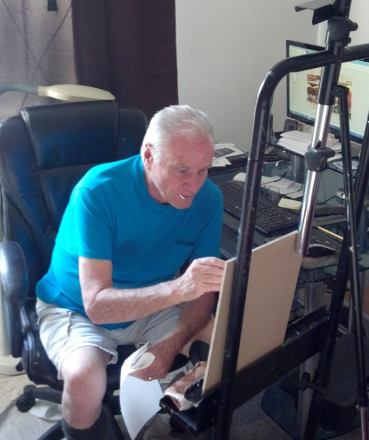 Robert W Moore Fine Art artist at work in his studio